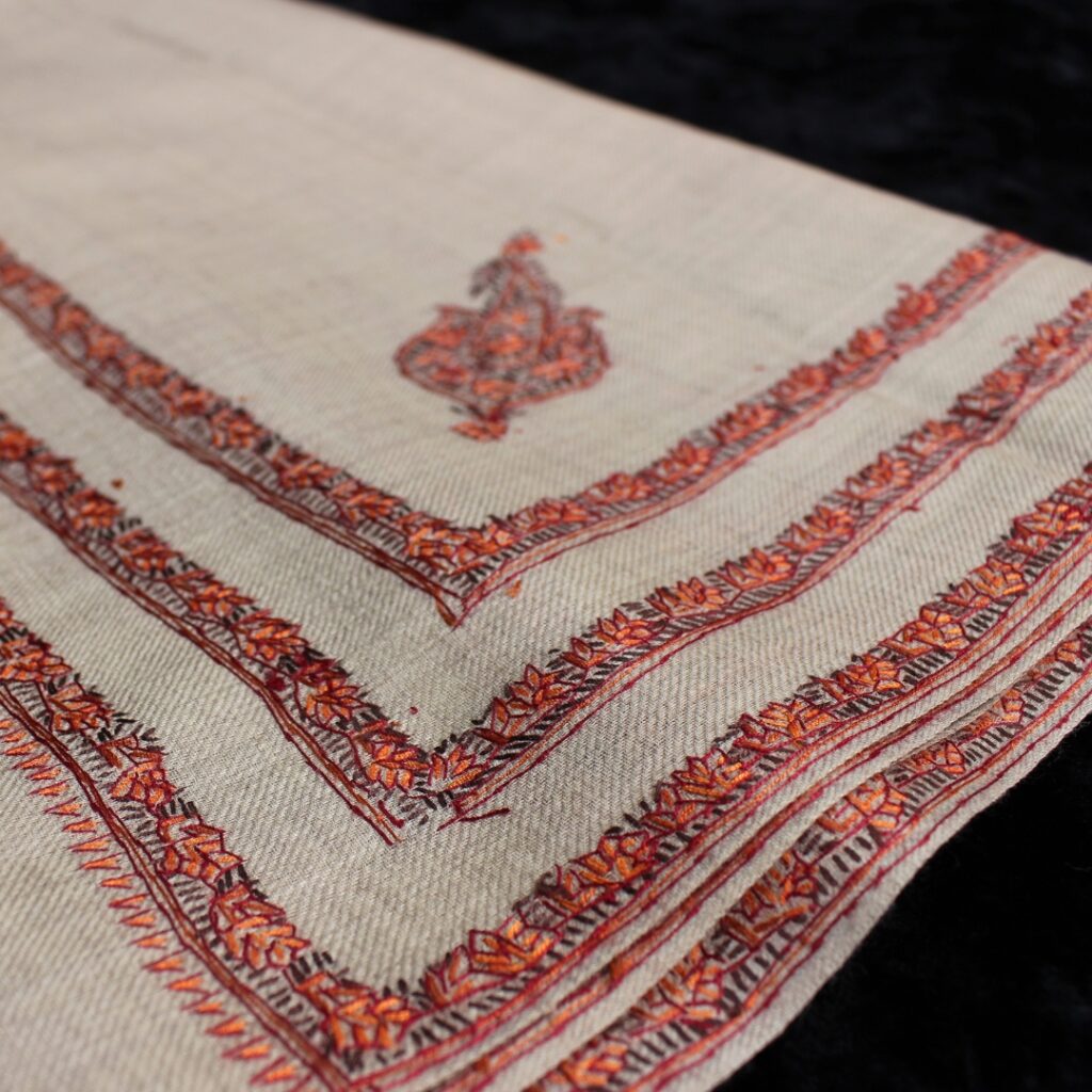 Naghma-e-Ruhi – Premium Handwoven Pashmina Shawl